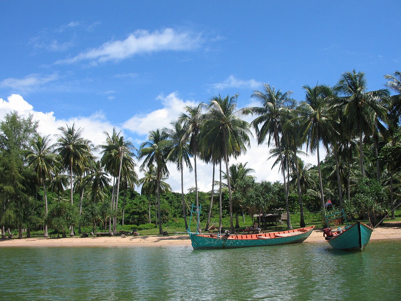 Boats at Rabbit Island, Koh Tonsay near Kep